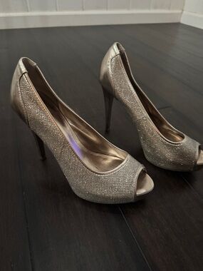 Guess Women’s Glitter Peep-Toe Heels in Champagne Gold